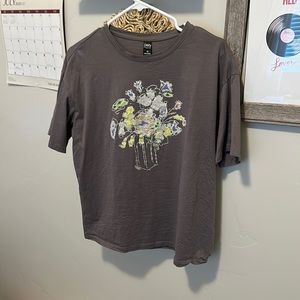 Grey tee with abstract flower vase design
